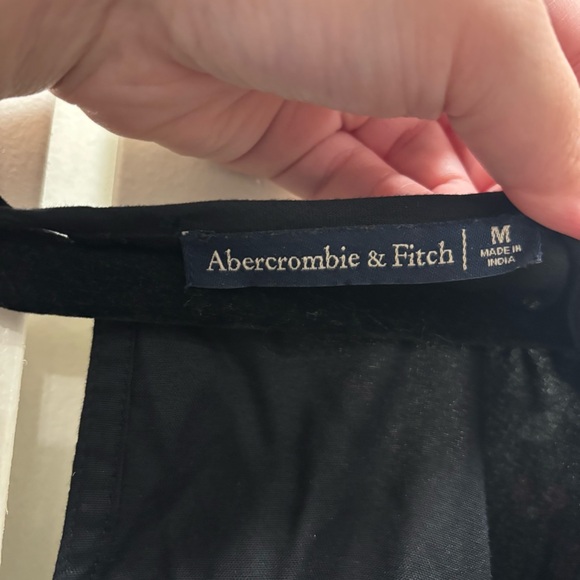 Abercrombie & Fitch Women’s Medium Black Floral Blouse V-neck Top - Picture 3 of 6